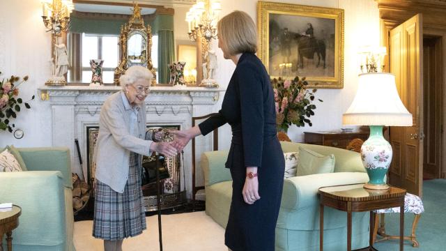 İngiltere yasta: Kraliçe Elizabeth hayatını kaybetti